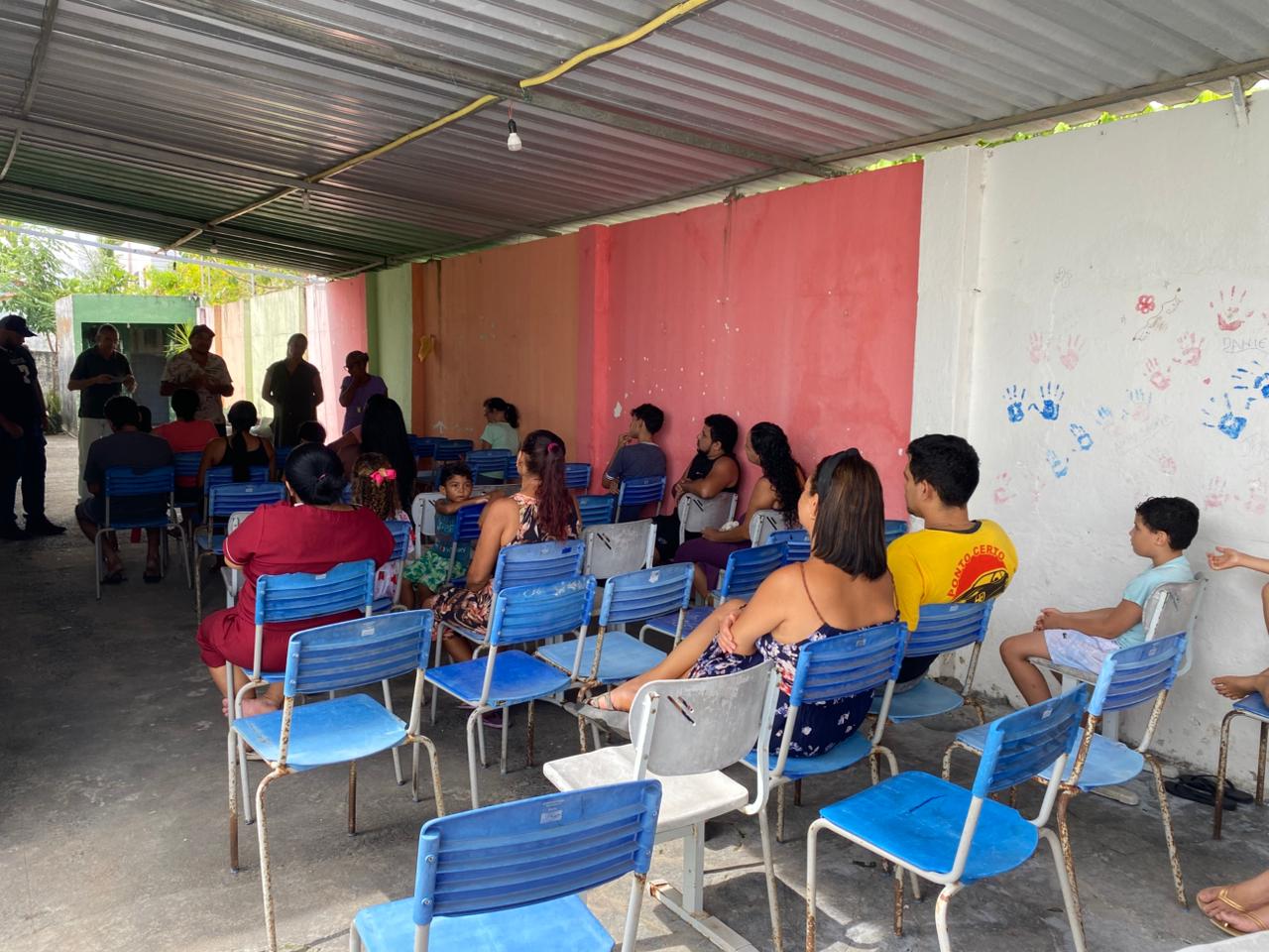 Grupo reunido em uma atividade comunitária